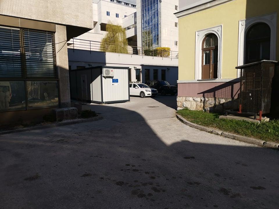 Vehicles of the SC Prosecutor's Office in front of KCUS - Avaz