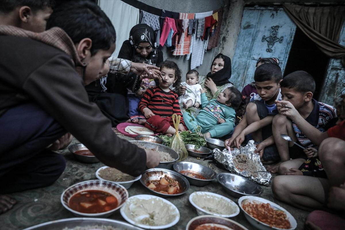 Iftar kod porodice Tevfika El-Akraa - Avaz