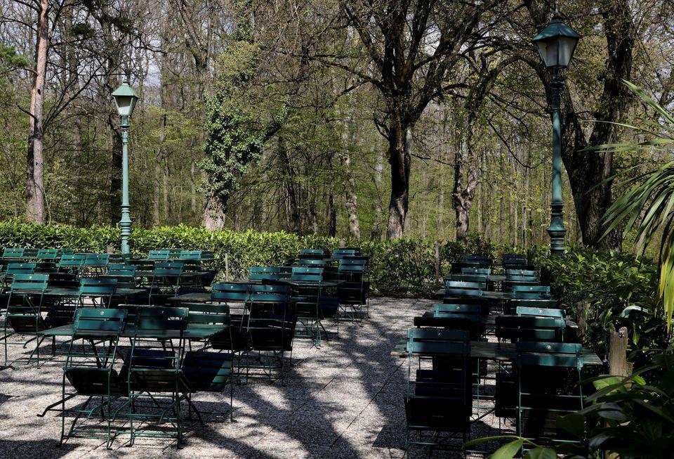 Tables and chairs are pictured next to a closed restaurant as the coronavirus disease (COVID-19) lockdown continues in Vienna, Austria April 23, 2021. - Avaz