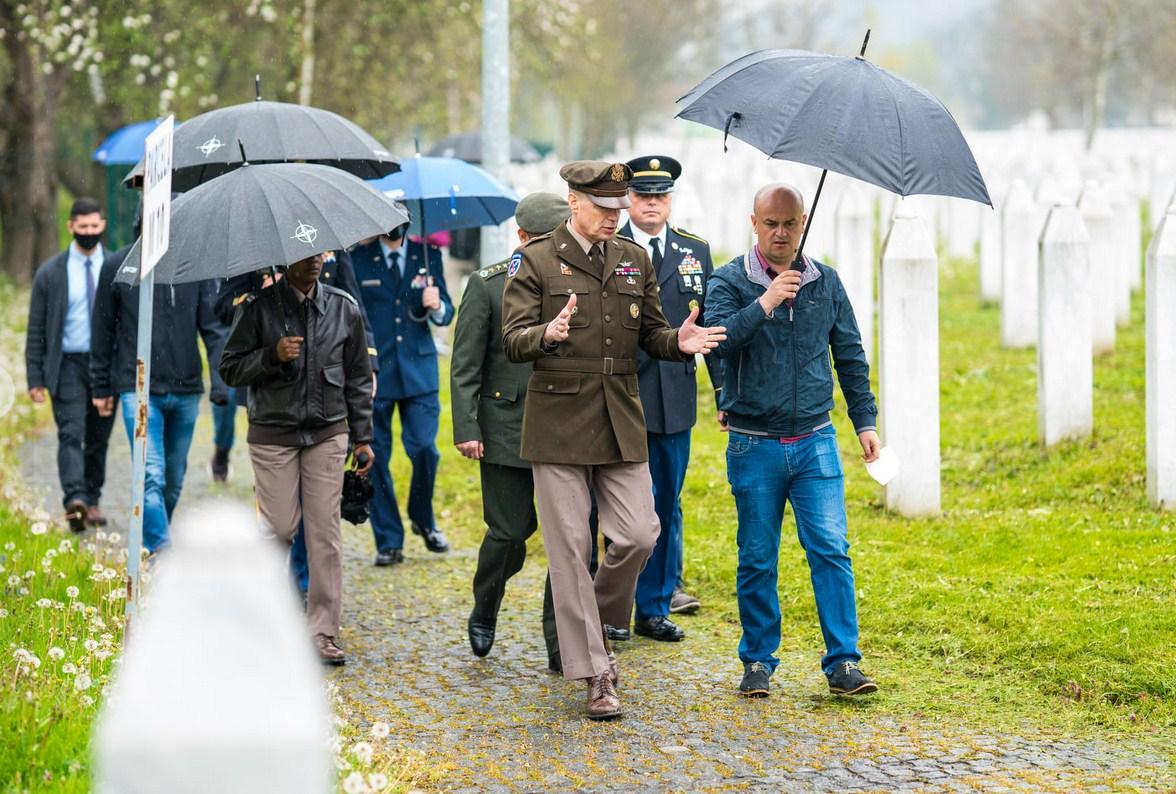 Folksted prilikom posjete Srebrenici - Avaz