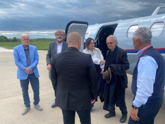 Handke stigao u Banju Luku, na aerodromu ga dočekao Kusturica