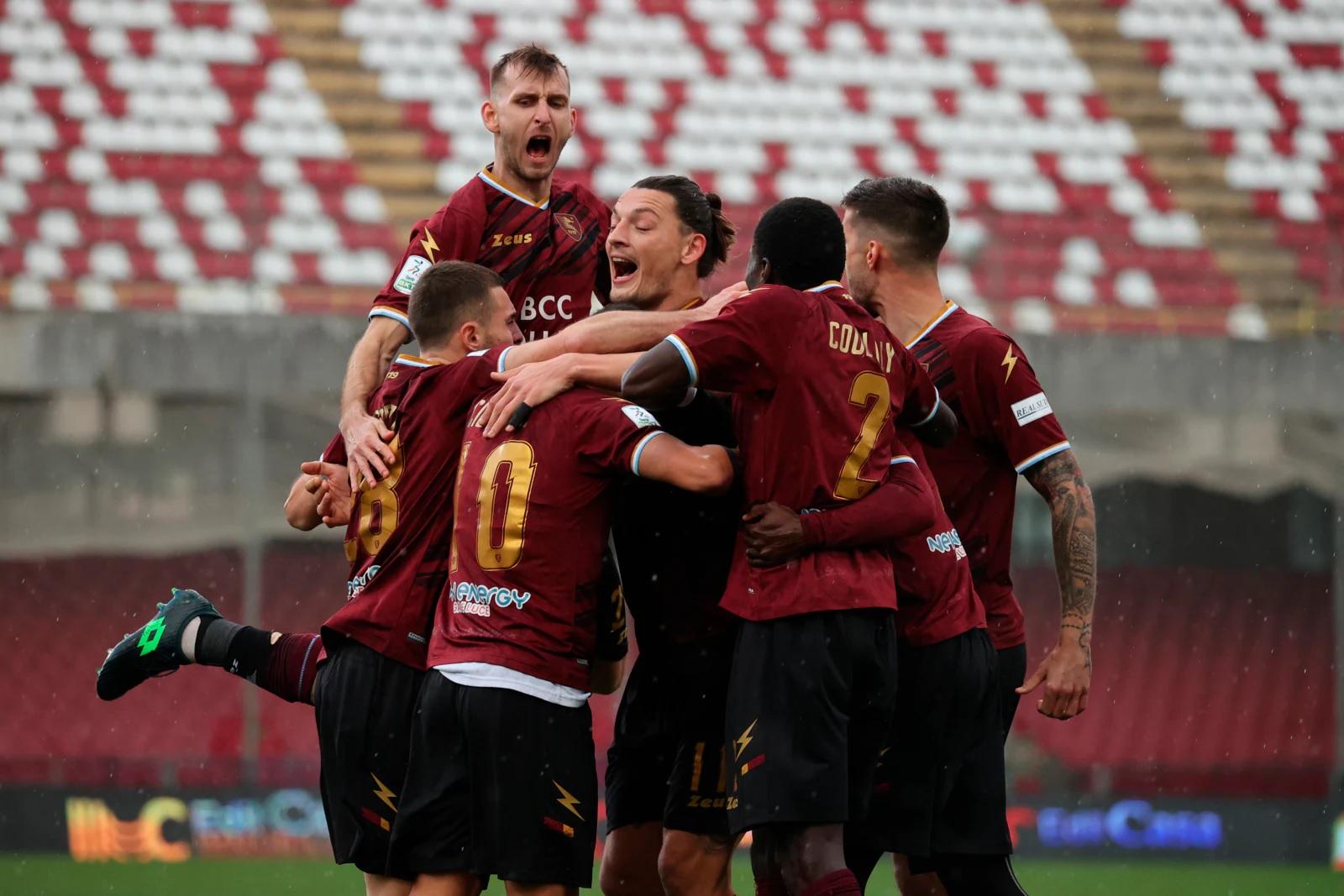 Đurić i društvo slave, Salernitana se poslije 23 godine vratila u Seriju A