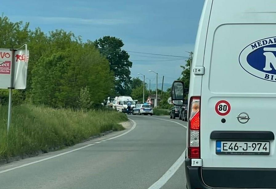 Teška nesreća na putu Bijeljina - Tuzla: Povrijeđene dvije osobe