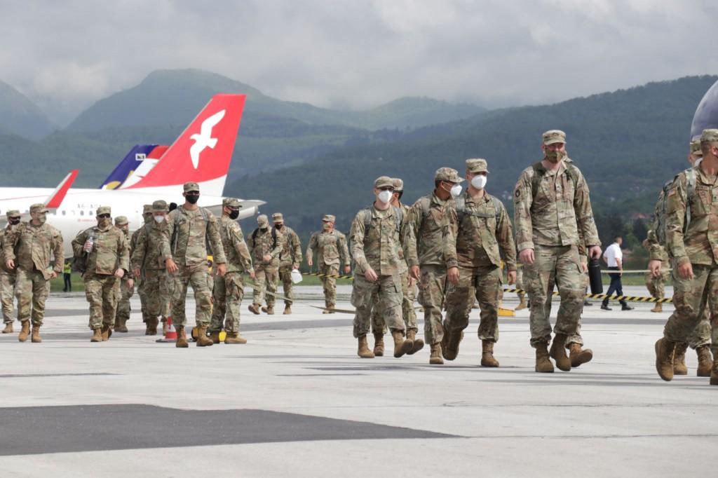 The plane landed with the soldiers at the Sarajevo International Airport - Avaz