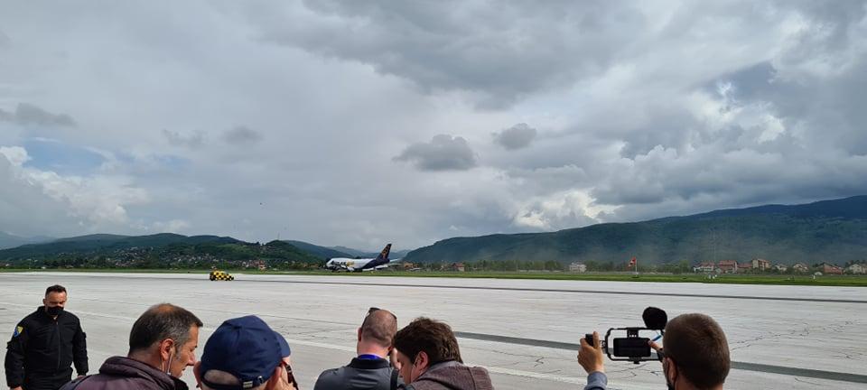 The plane landed with the soldiers at the Sarajevo International Airport - Avaz