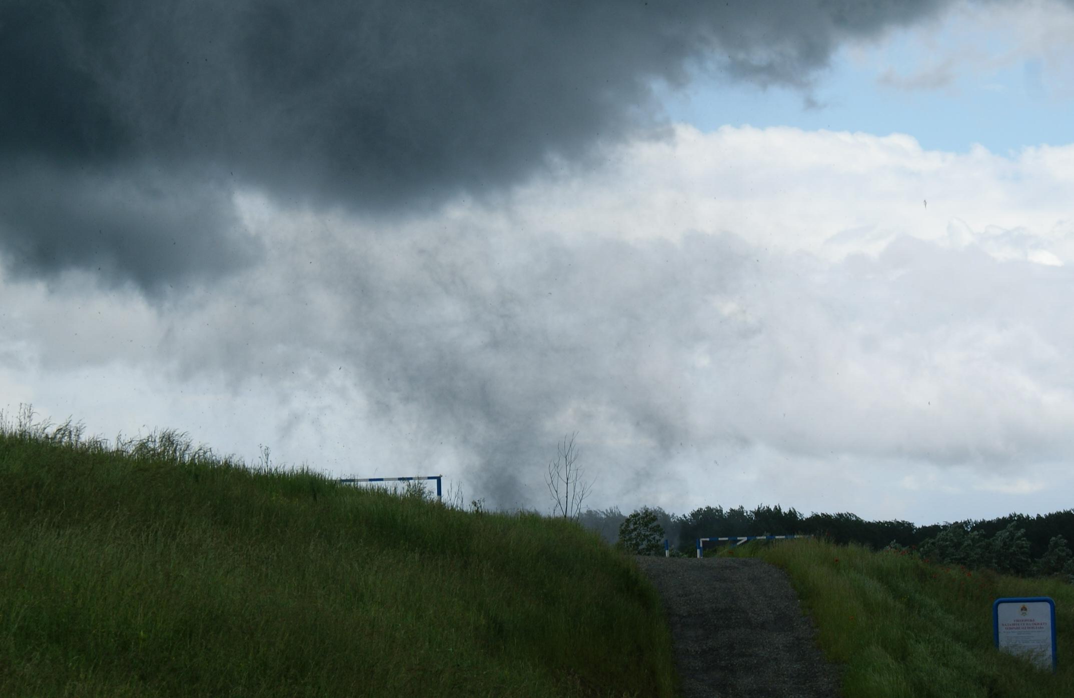 Tornado protutnjao Savom, u vrtlogu se našle i ptice