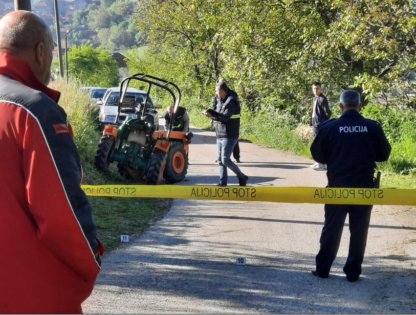 Nesreća u Gračanici: Traktorom udario u bankinu, pao pod točkove i preminuo