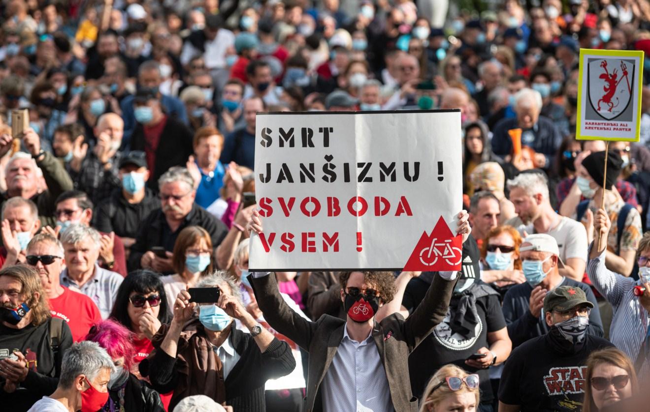 Masovni protesti protiv Janše u Ljubljani