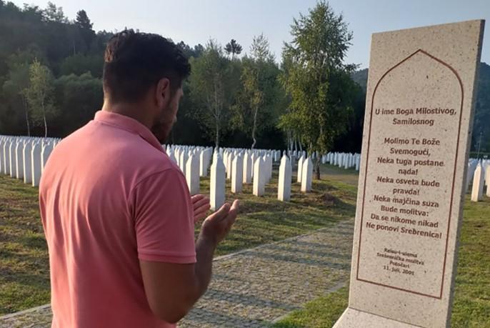 Odao počast žrtvama genocida u Srebrenici - Avaz