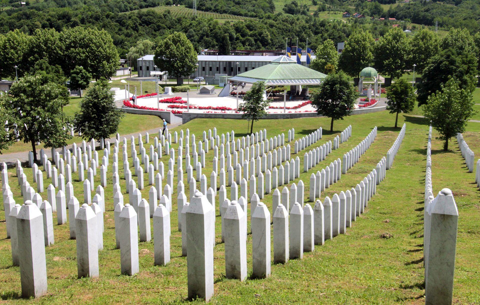 Memorijalni centar u Potočarima - Avaz