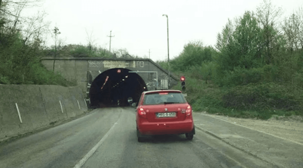 Stanje na cestama: Zbog radova u tunelu Čaklovići saobraćaj u potpunosti obustavljen