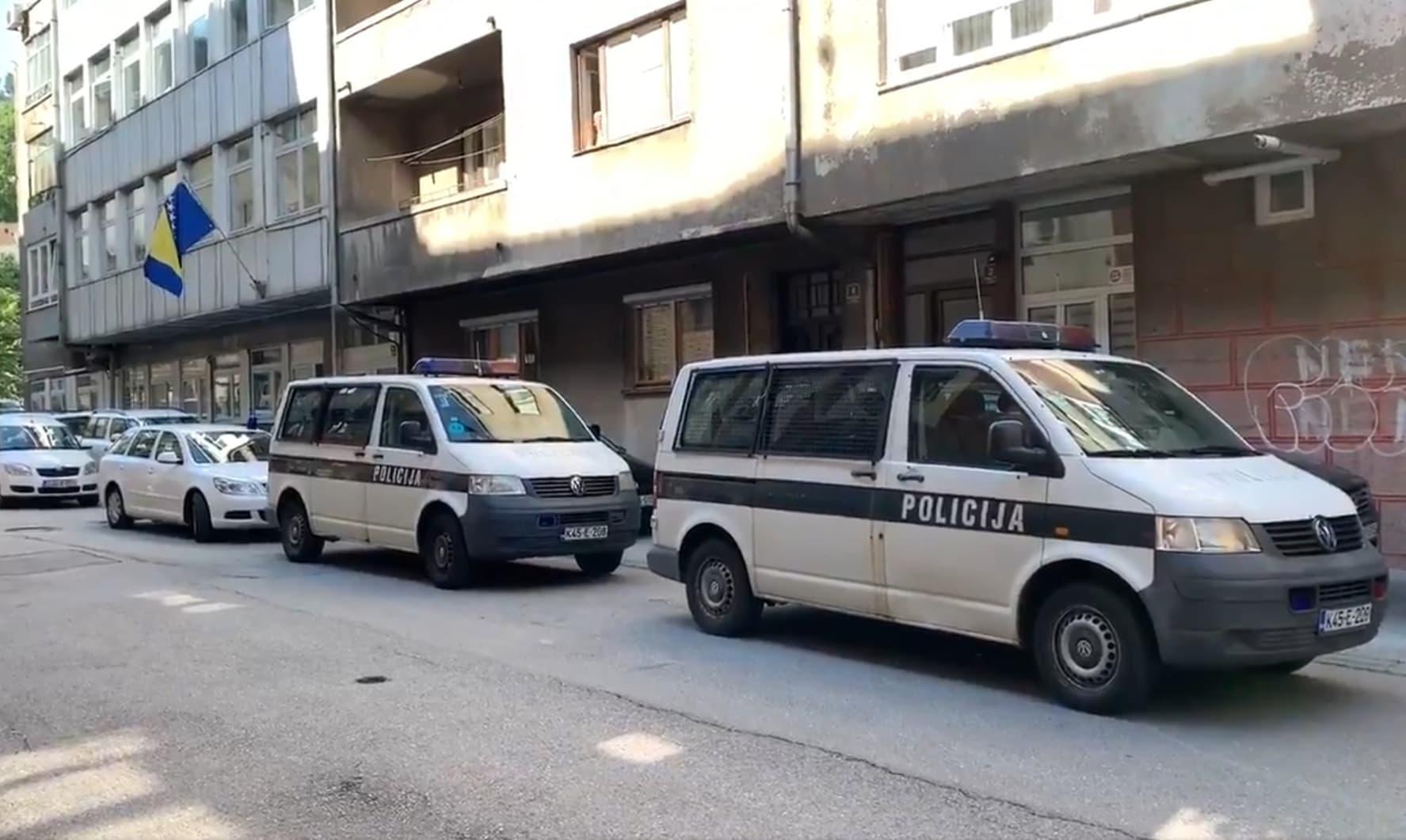 FUP i sarajevska policija u operativnoj akciji "Kolonija": Hapse razbojnike, dilere, lopove i inspektore za koje se sumnja da su korumpirani