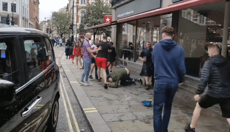 Scena sa ulice Londona - Avaz