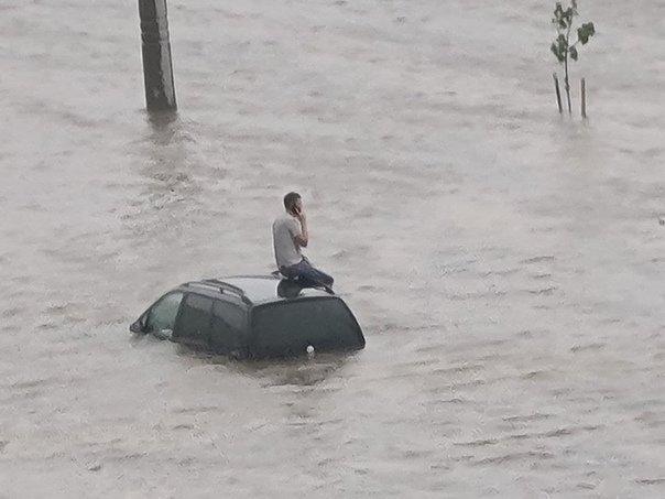 Snažna oluja pogodila Bjelorusiju, najmanje jedna osoba poginula