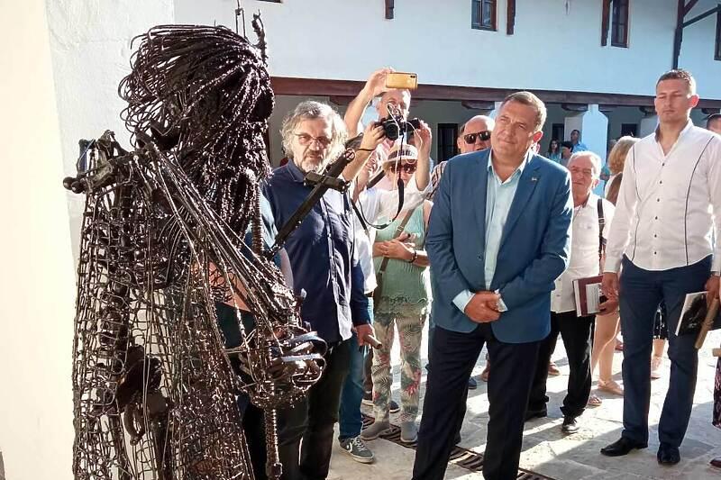 Spomenik patrijarha Pavla od pletene žice bit će uklonjen iz Andrićgrada