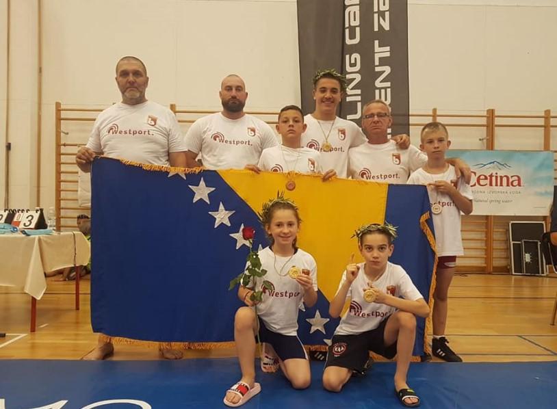 Hrvači Bosne osvojili pet medalja: Brkanić, Smajić i Gobeljić na najvišem postolju