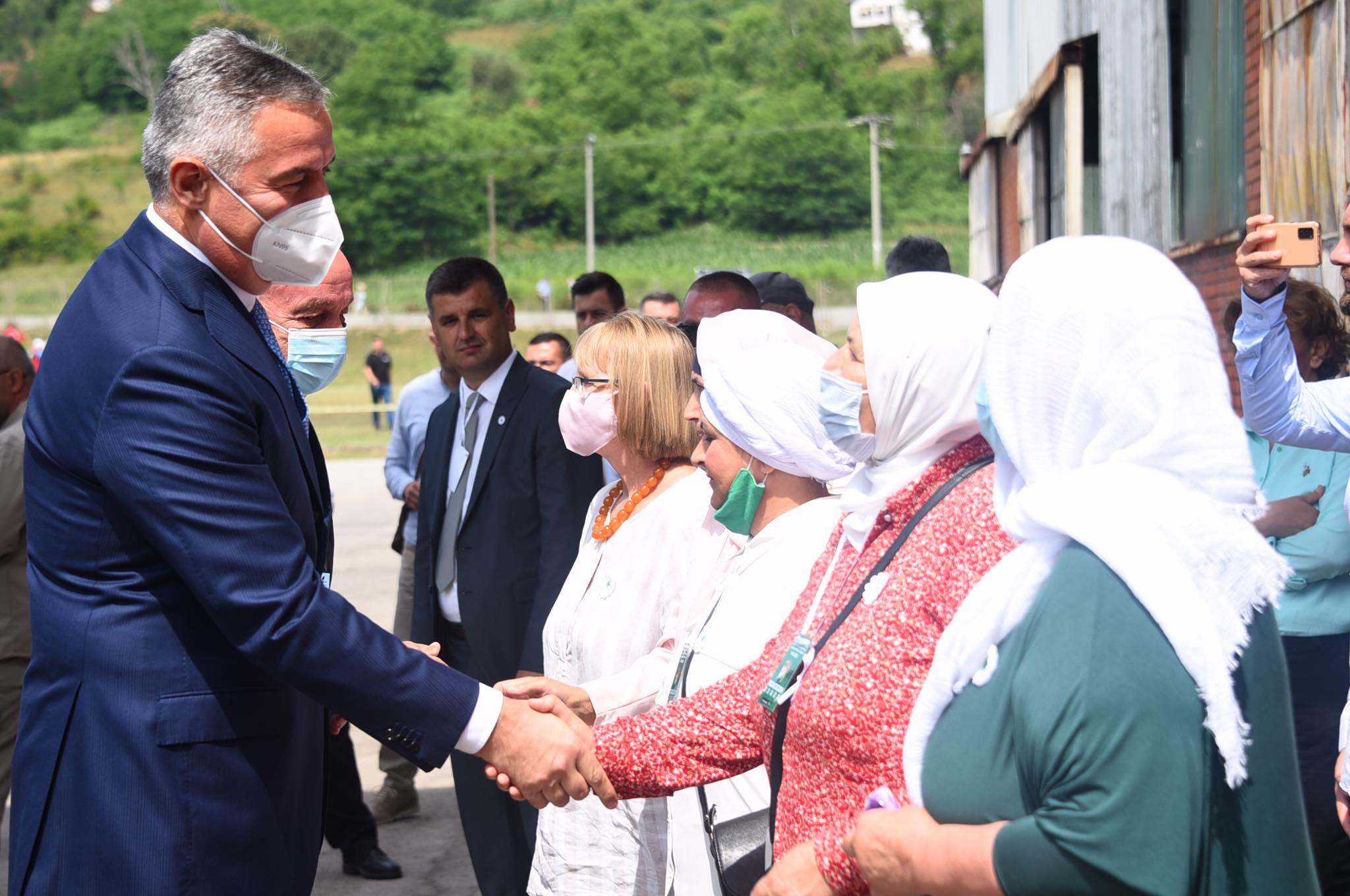 Đukanović u Potočarima: Ne smijemo dozvoliti da ideologije koje proizvode zločine opet zaprijete miru