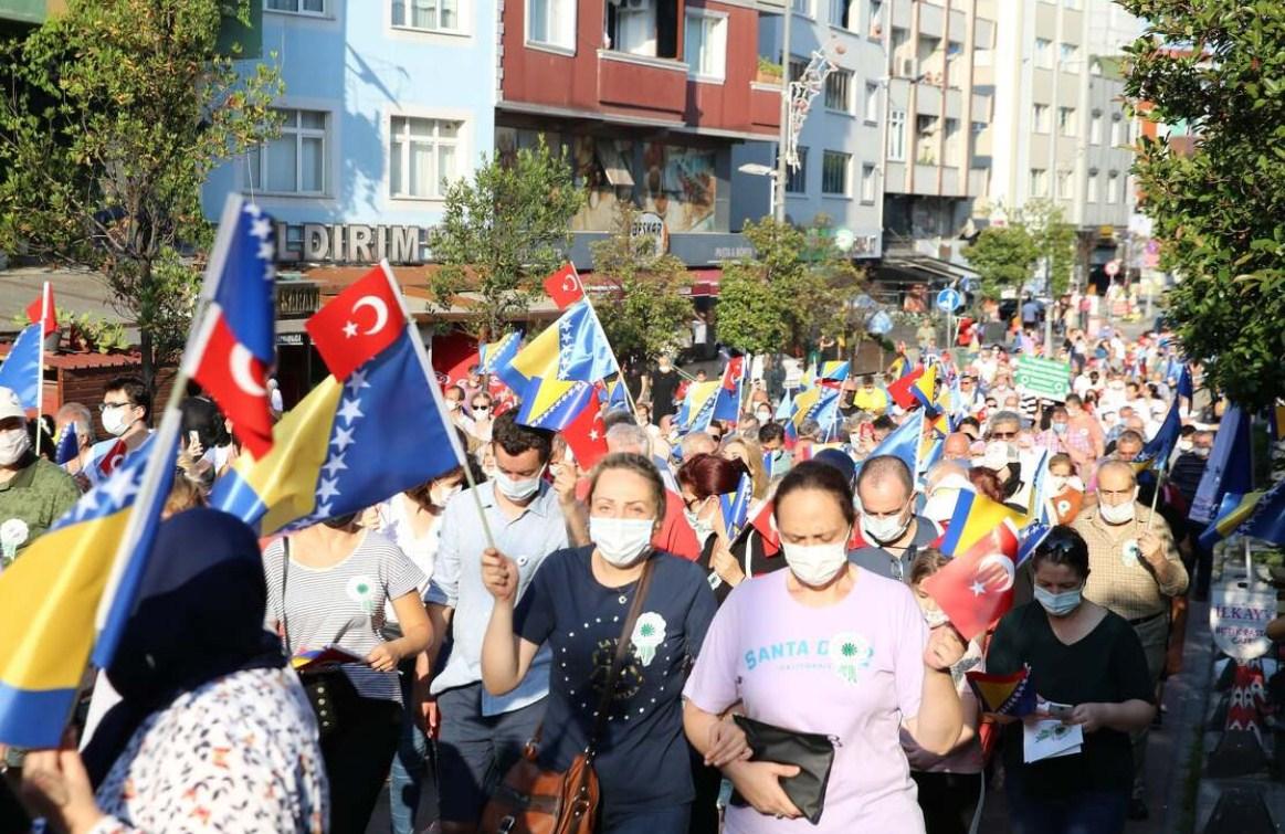 Veliki broj okupljenih - Avaz