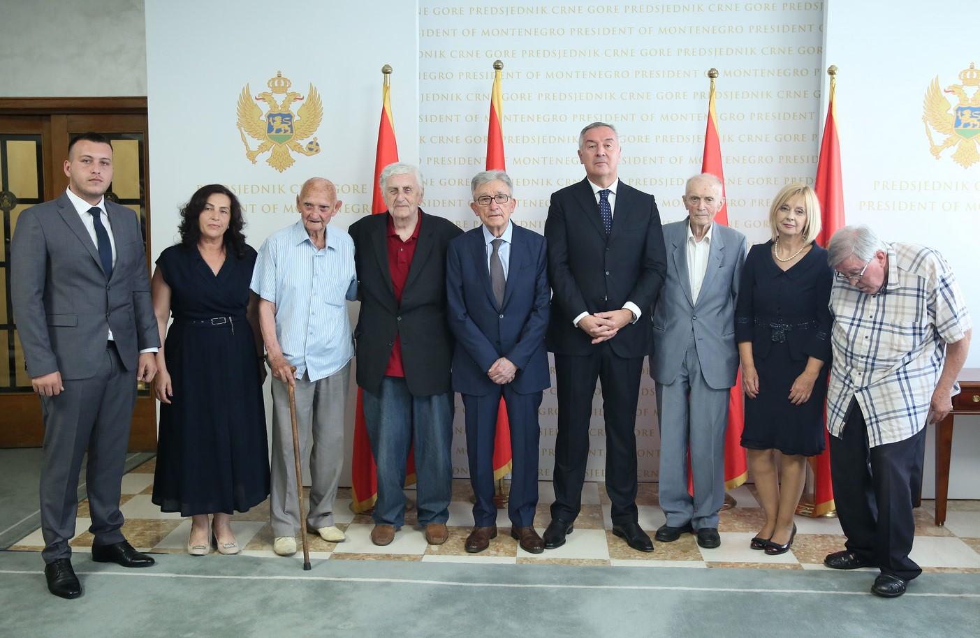 Đukanović uručio odlikovanja povodom Dana državnosti: Priznanje posthumno dodijeljeno i lideru Bošnjačke partije