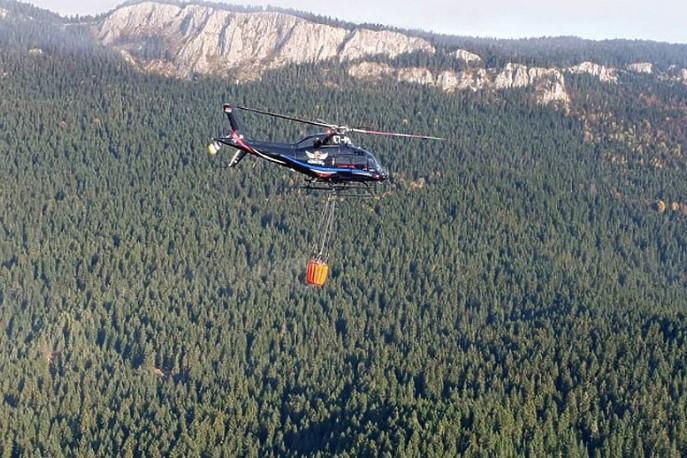 Angažirani i helikopteri u borbi sa vatrenom stihijom na planini Stolac