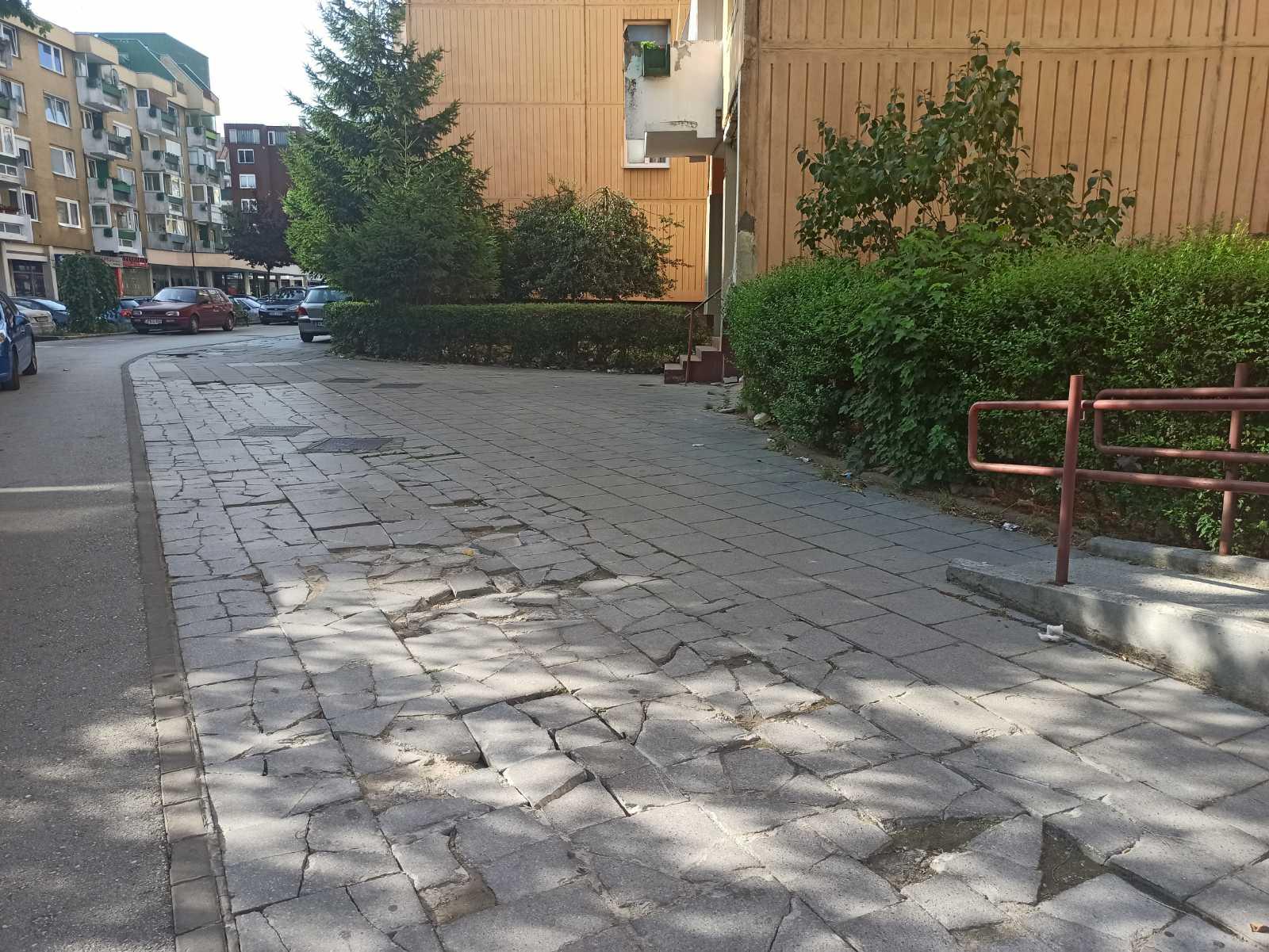 Polomljene ploče na Trgu nezavisnosti u Sarajevu opasnost su za pješake