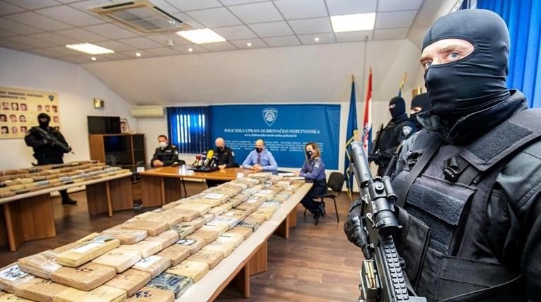 Hrvati uhapšeni zbog 56 kilograma kokaina u bananama imali radiovezu, koristili i bušilicu