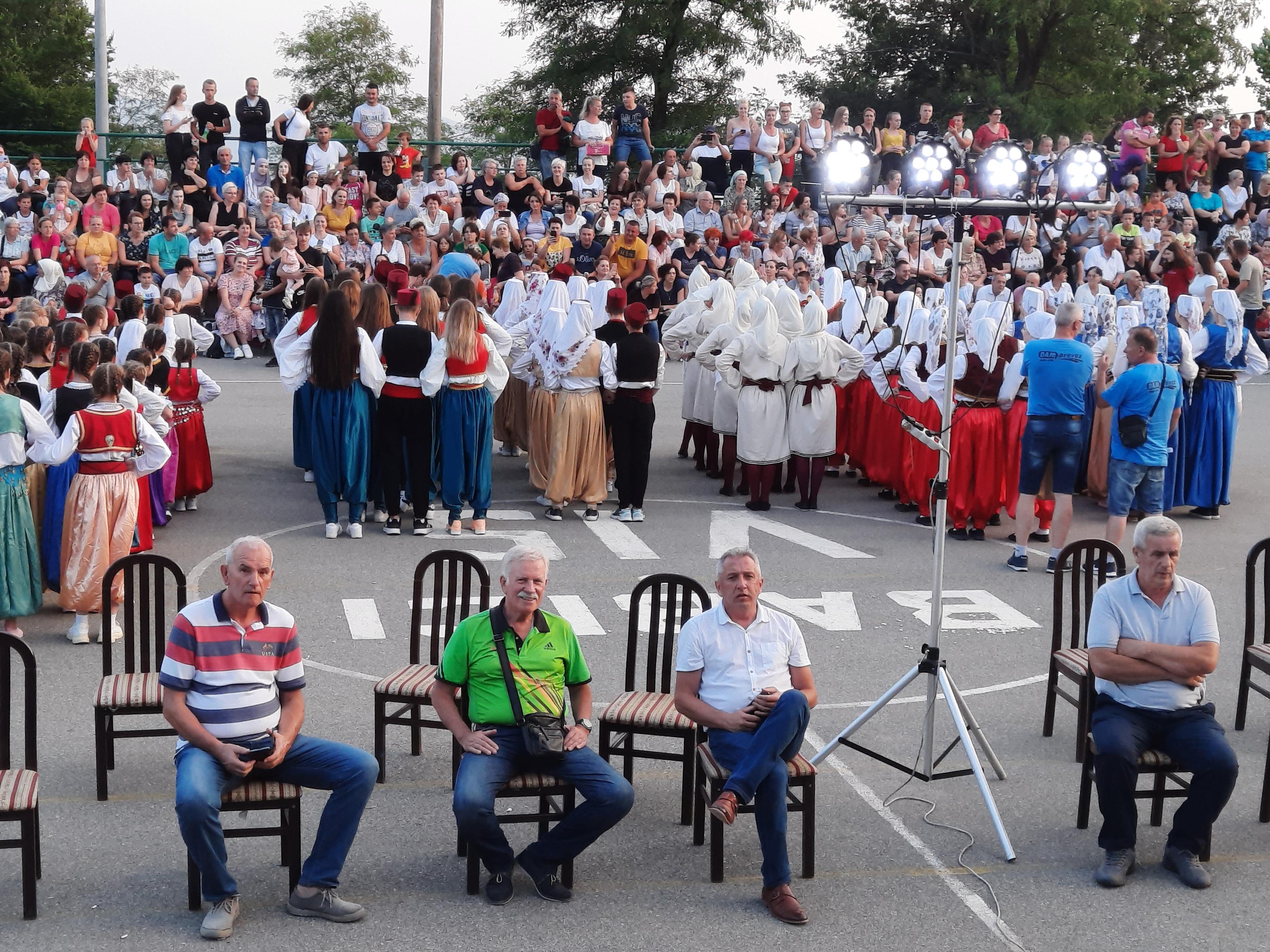 Na izletištu se okupilo nekoliko stotina ljudi - Avaz