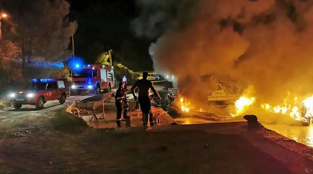 Nesreća na Hvaru: Izbio požar na gumenjaku, povrijeđena jedna osoba