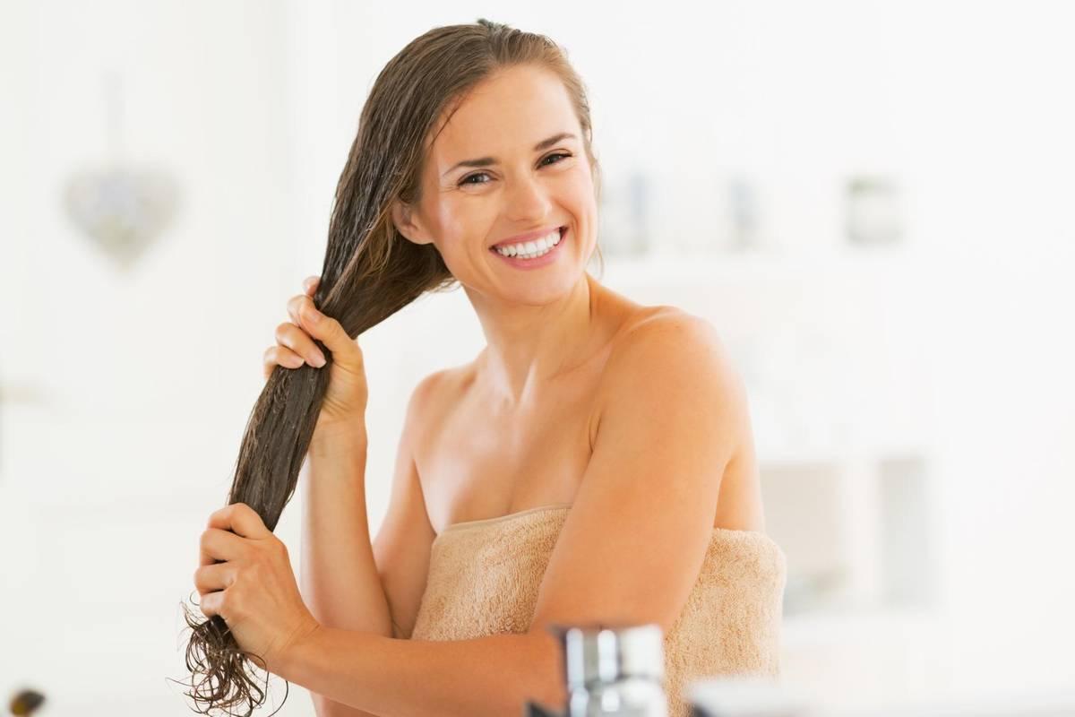 Njegovanje kose posebno je potrebno praktikovati tokom ljeta - Avaz