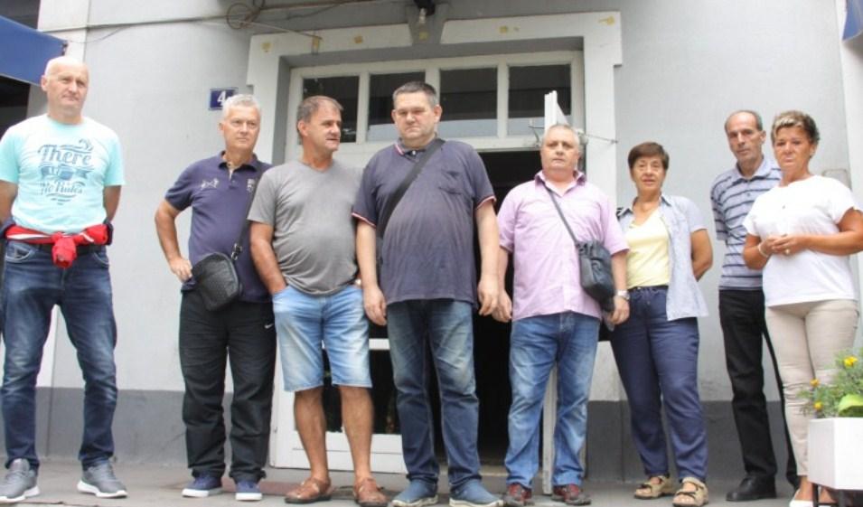 Grupa penzionera RMU Zenica stupila u štrajk glađu