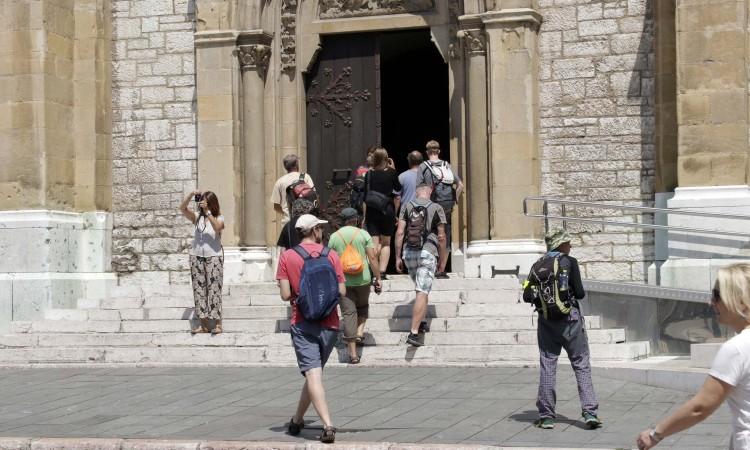 Turisti se vraćaju u našu zemlju - Avaz