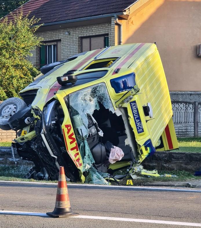 Sudar kola Hitne pomoći i automobila, poginule medicinska sestra i pacijentica