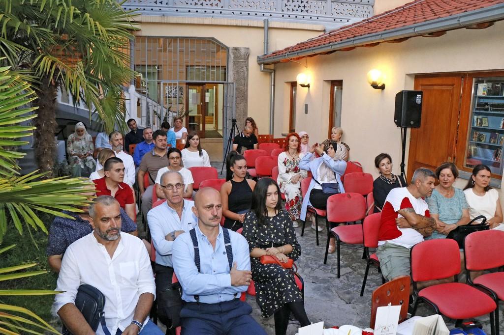 S promocije u Narodnoj biblioteci Mostar - Avaz