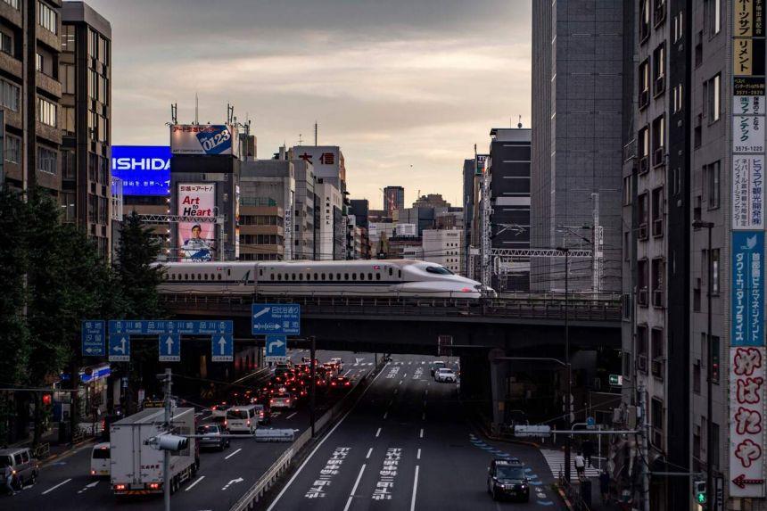 The attack took place on an evening commuter train in Tokyo's Setagaya ward - Avaz