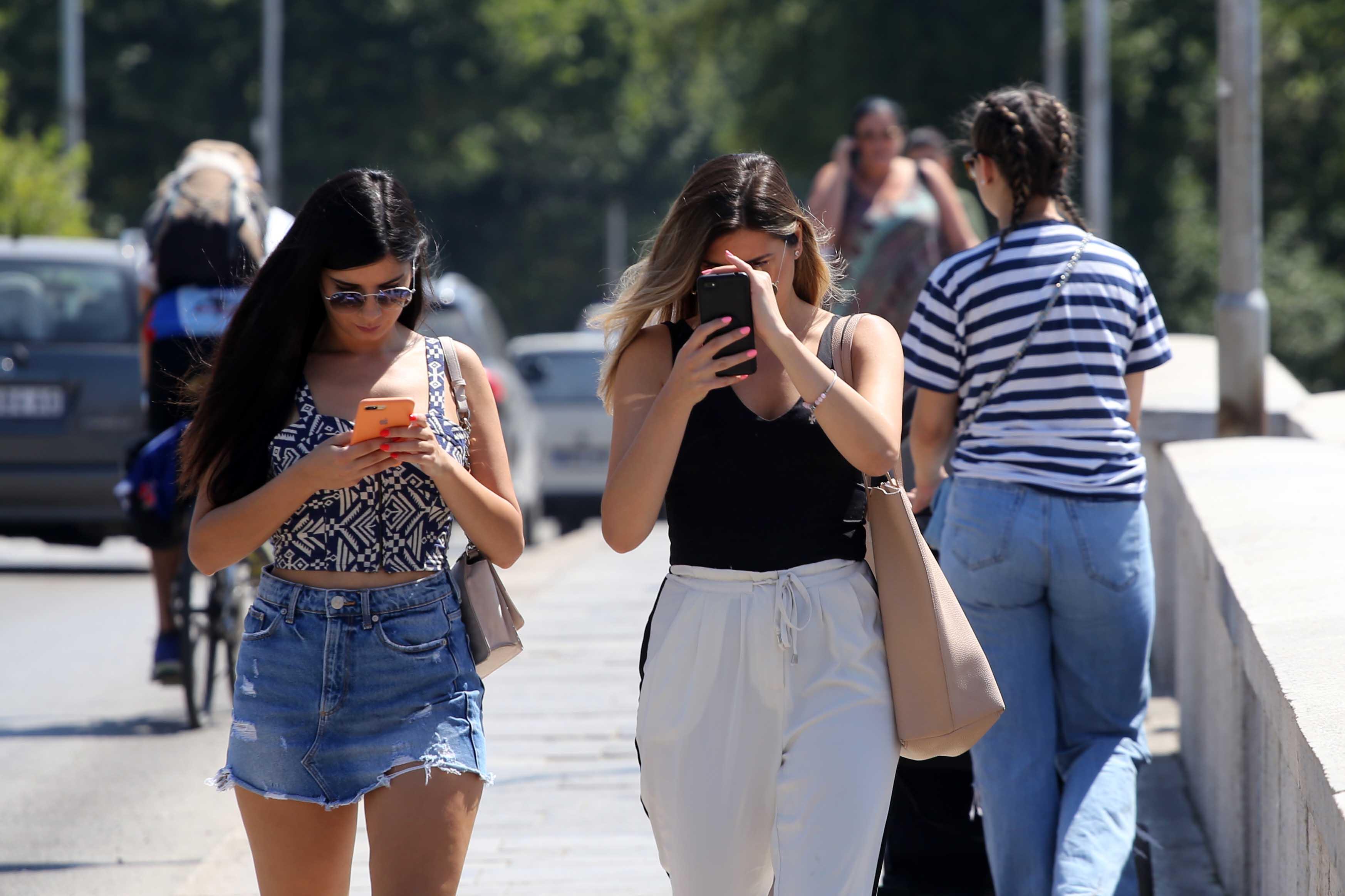 Brojni građani na ulicama Trebinja - Avaz