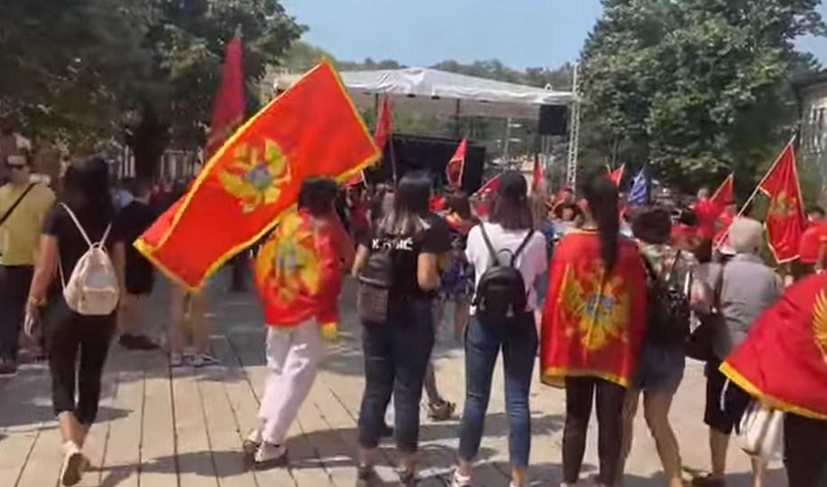 Protesti protiv ustoličenja mitropolita: Počelo okupljanje na Cetinju