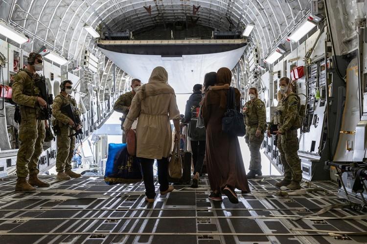 Afganistanka se porodila u teretnom avionu