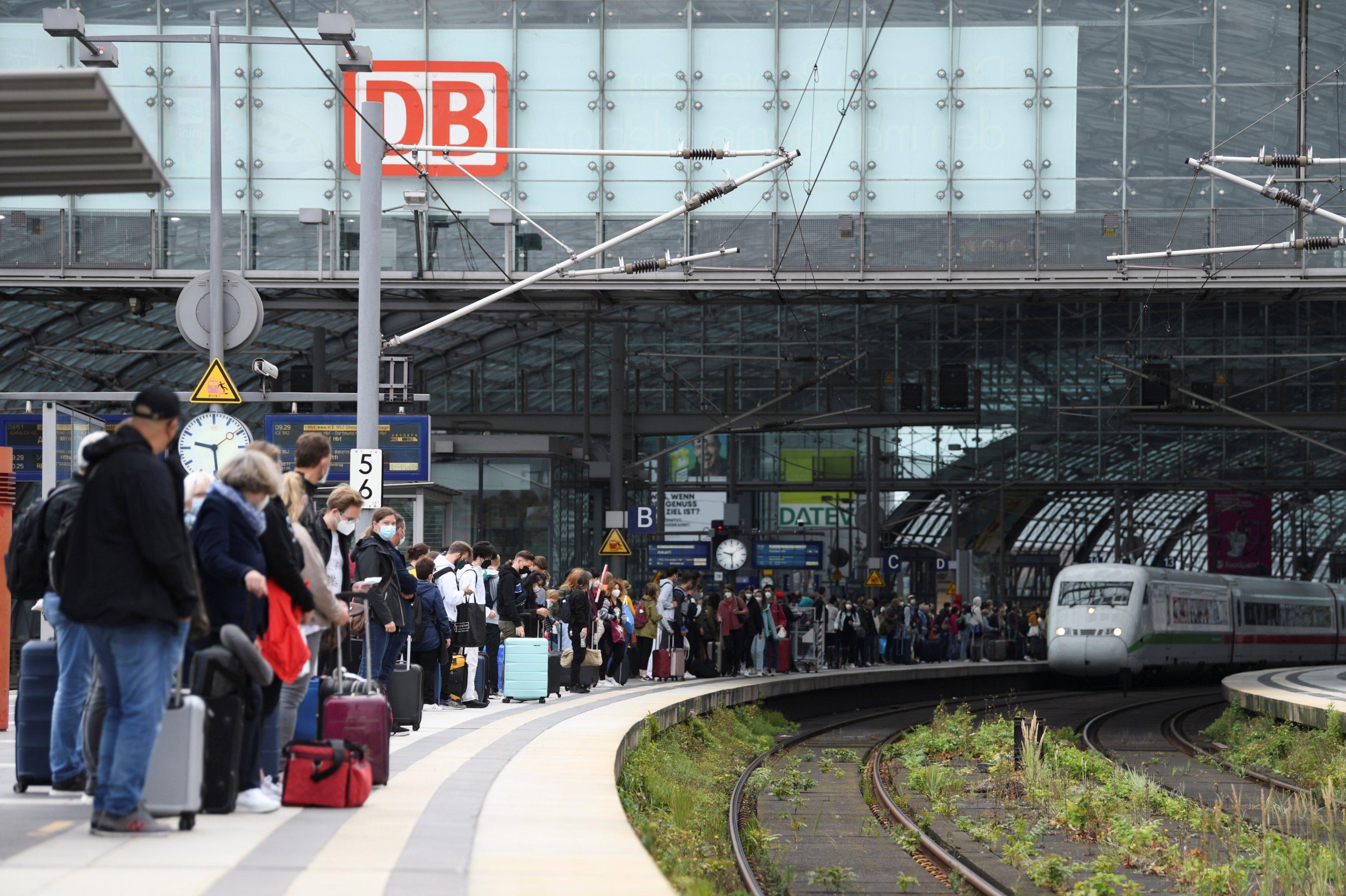 German train drivers strike despite last-minute offer