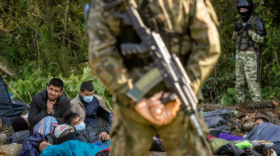 Poland to build Belarus border fence against migrants