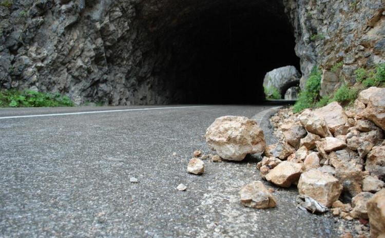 Zbog odrona otežan saobraćaj kroz Šćepan Polje