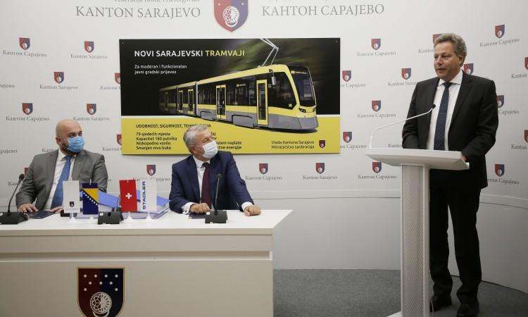 A contract on procurement of 15 new low-floor trams signed today