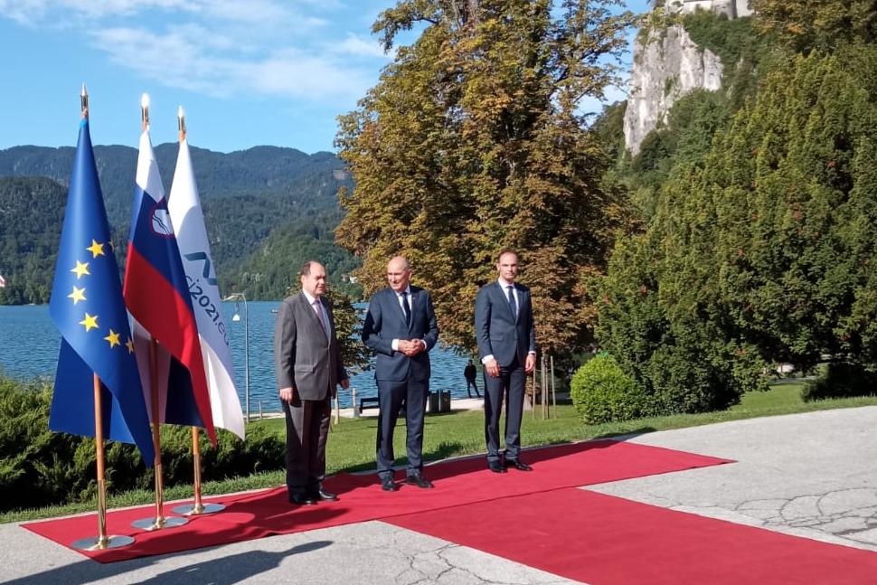 Sastali se Šmit i Janša prije početka 16. Bledskog strateškog foruma