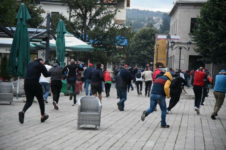 Topovski udari i suzavci na Cetinju, sukobili se policija i demonstranti