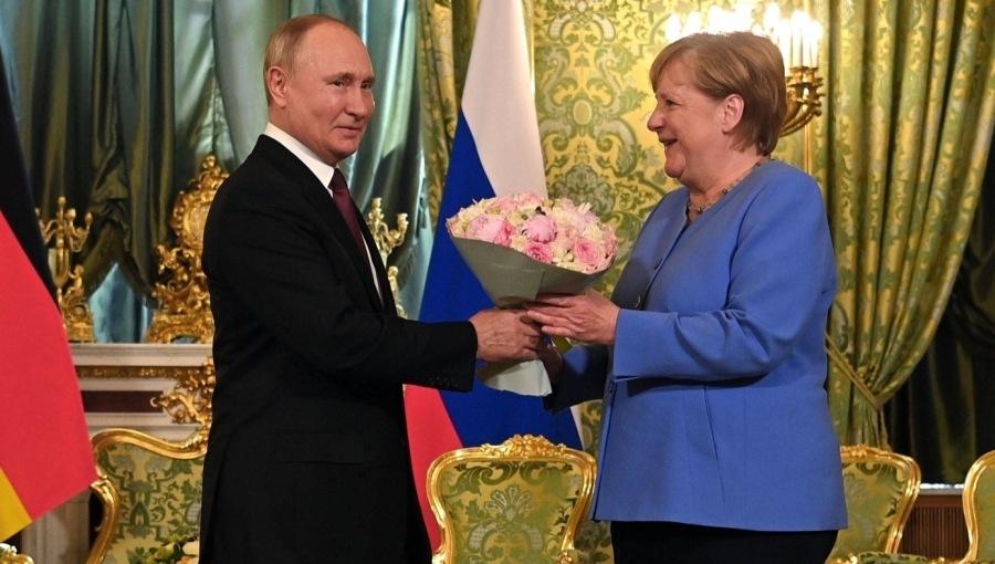 Vladimir Putin i Angela Merkel - Avaz