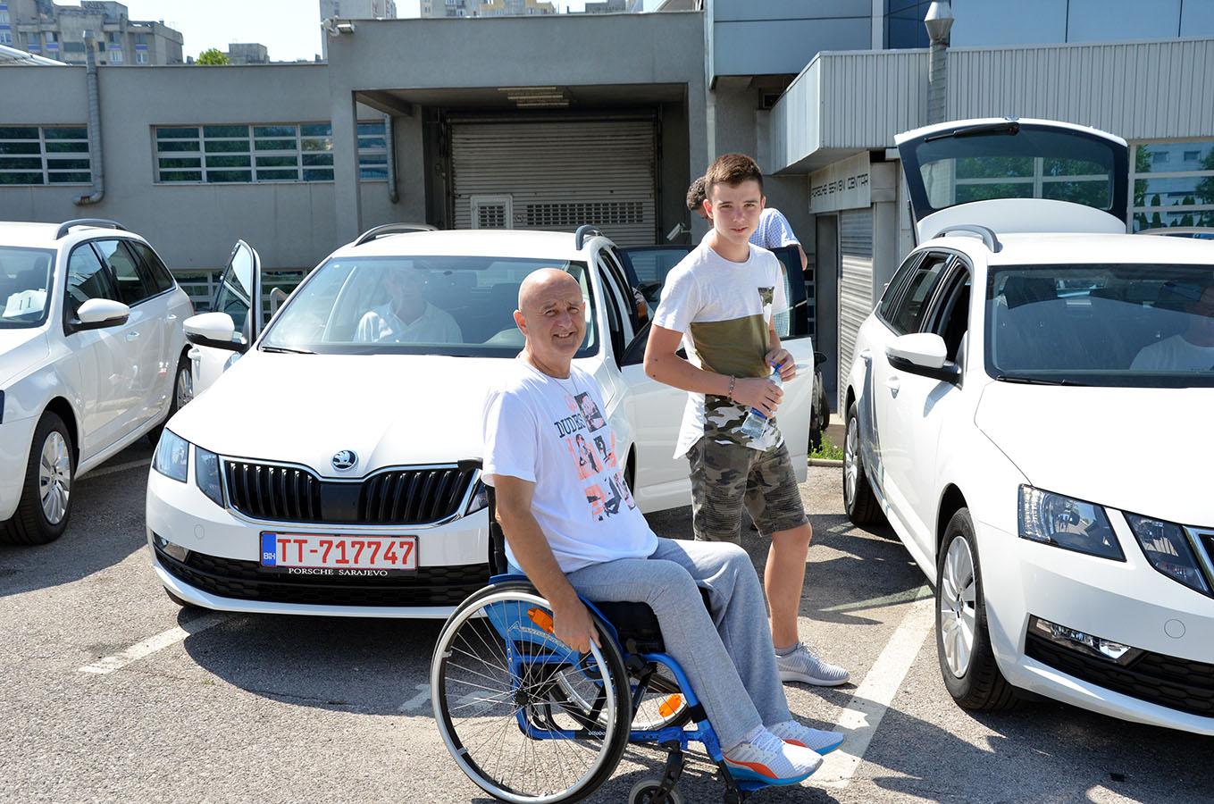 Osigurati sredstva za nabavku automobila za RVI 100 posto prve grupe