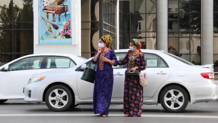 Nose se maske u Turkmenistanu - Avaz