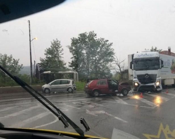 Nesreća u Doboju: Sudar dva automobila i kamiona