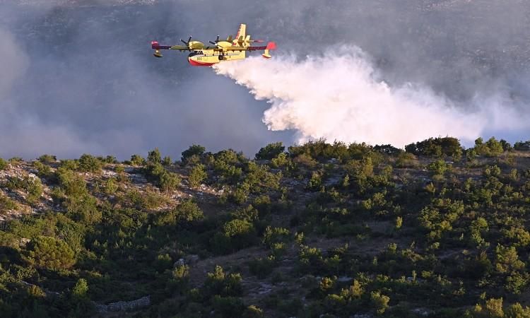 Vlada FBiH: Nabaviti letjelice za zaštitu ljudi i materijalnih dobara