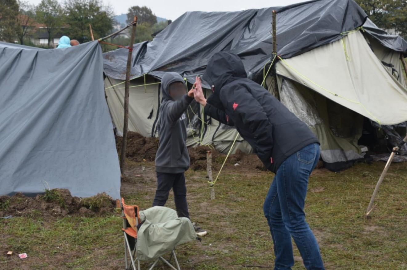 Kamp u Velikoj Kladuši - Avaz