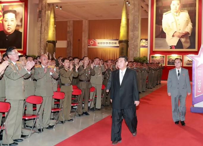 Kim Jong-un zaprijetio: Izgradit ćemo nepobjedivu vojsku